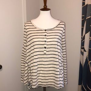 L cream and gray stripped high low shirt